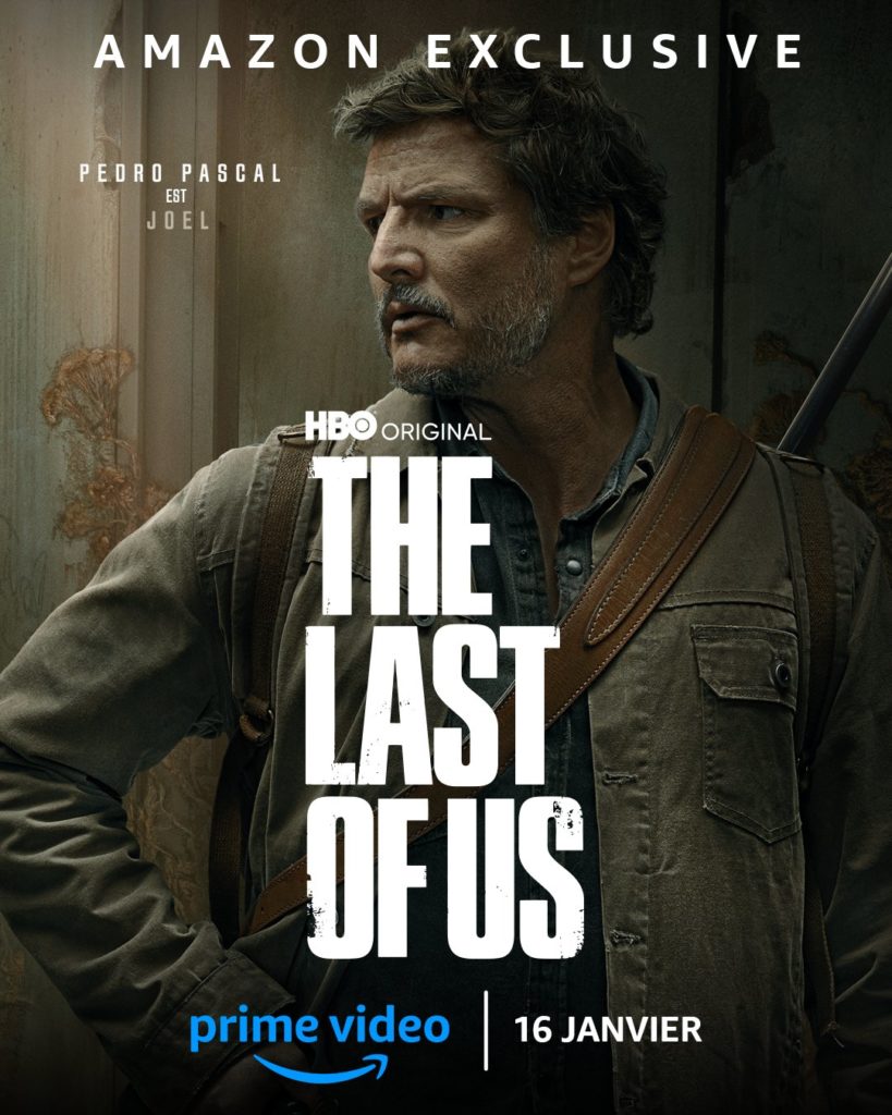 L'acteur Pedro Pascal incarne le héros Joel Miller dans l'adaptation du jeu vidéo The Last of Us, il se tient debout, armé, le regard droit sur cette affiche officielle de la série.